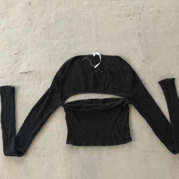 Are You Am I Ara Top Black 🖤 - Picture 3 of 3